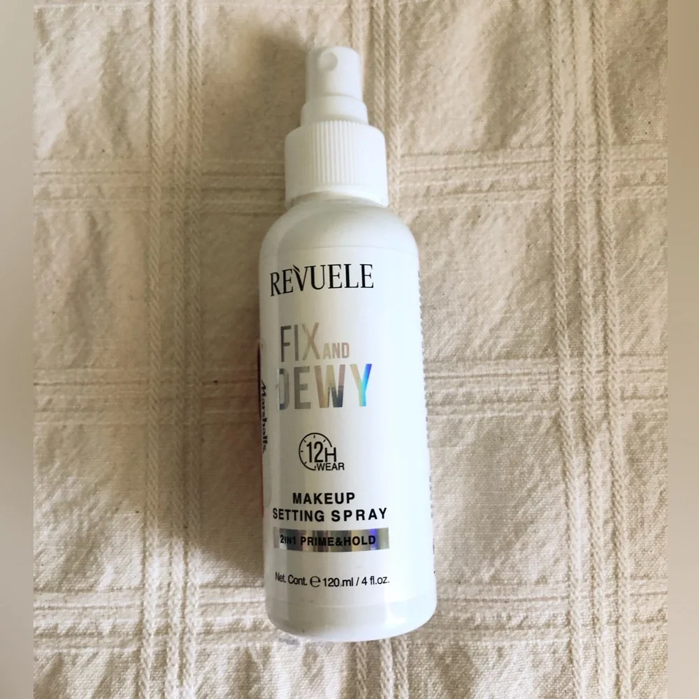 Revuele Fix and Dewy Makeup Setting Spray